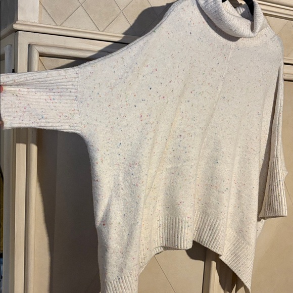 Women’s Loft Sweater Cowl Neck Open fit - Picture 4 of 7